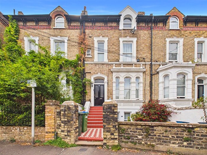 1 Bedroom Flat To Rent In Queens Road, Twickenham, TW1
