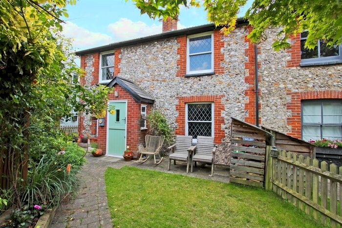 3 Bedroom Semi-Detached House For Sale In Dixons Lane, Broughton, Stockbridge, SO20