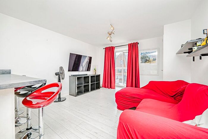 2 Bedroom Flat For Sale In Ffordd Y Mileniwm, Barry, CF62