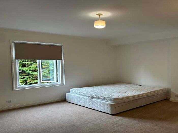 Studio To Rent In Upton Park, Slough, SL1