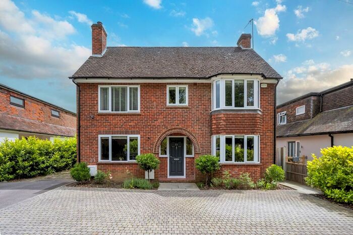 4 Bedroom Detached House To Rent In Emmbrook Road, Wokingham, RG41