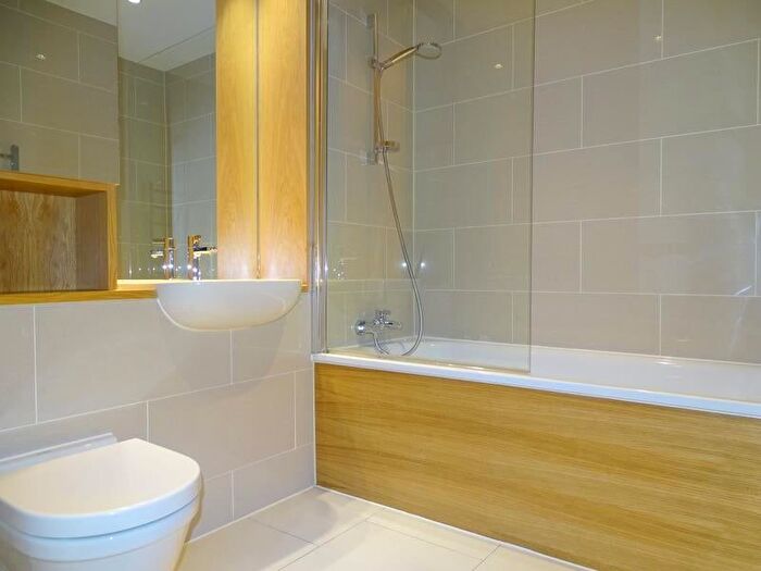 2 Bedroom Flat To Rent In Halyards Court, Durham Wharf Drive, Brentford, TW8