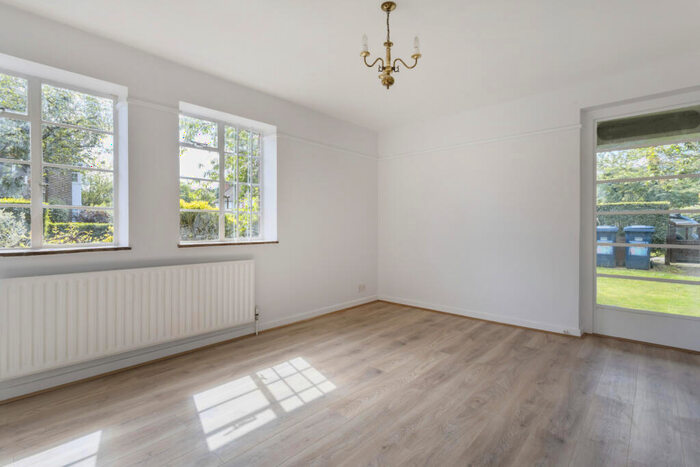 2 Bedroom Apartment To Rent In Litchfield Way, London, NW11