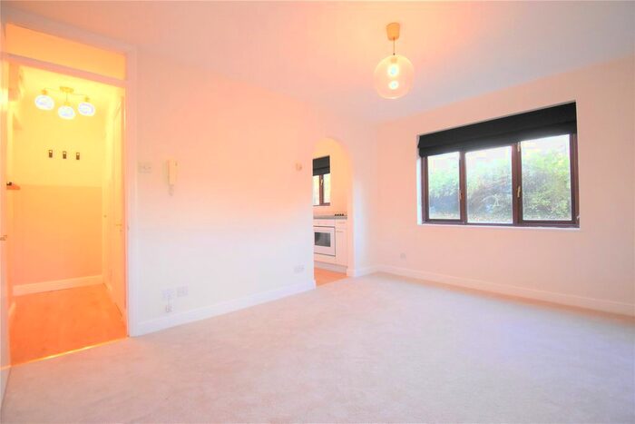 1 Bedroom Studio To Rent In Rowe Court, Grovelands Road, Reading, Berkshire RG30