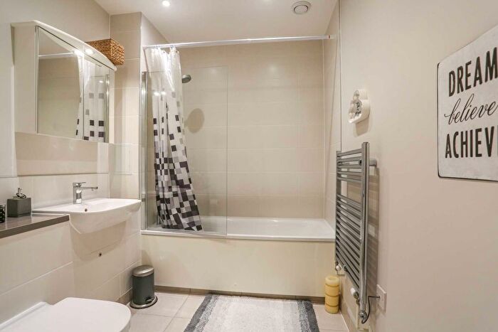 1 Bedroom Flat To Rent In Salcombe Court, St. Ives Place, Poplar, E14