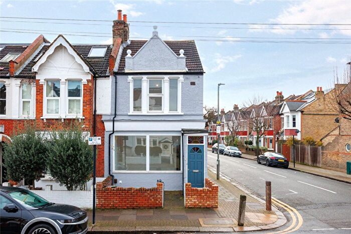 3 Bedroom Detached House To Rent In Lavenham Road, London, SW18