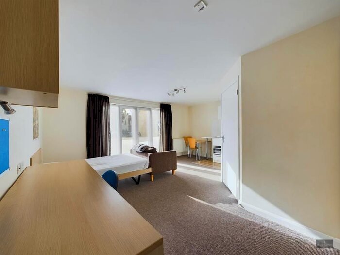 1 Bedroom Flat To Rent In Looe Road, Exeter, EX4