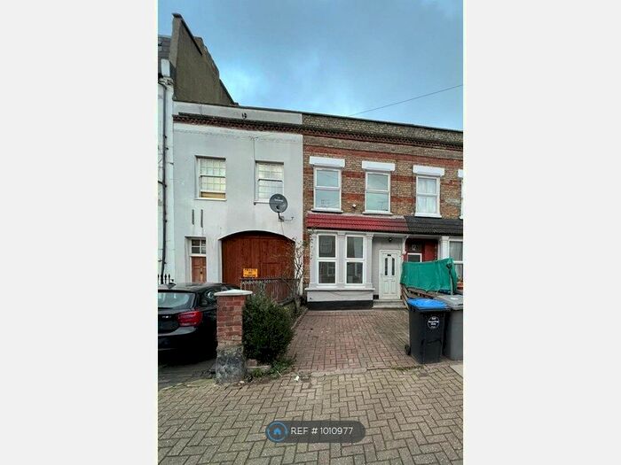 3 Bedroom Semi-Detached House To Rent In Rucklidge Avenue, London, NW10