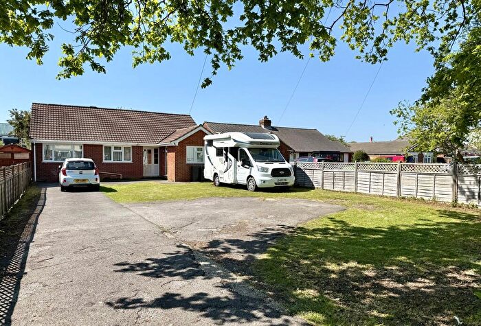 2 Bedroom Detached Bungalow For Sale In Wych Lane, Gosport, PO13