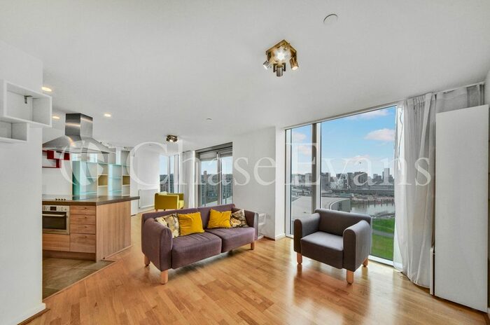 3 Bedroom Flat To Rent In Harmony Place, Deptford, London, SE8