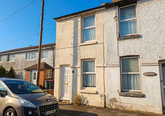 2 Bedroom End Of Terrace House For Sale In East Street, Canterbury, Kent, CT1