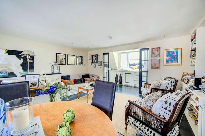 3 Bedroom Flat To Rent In New Kings Road, Parsons Green, London, SW6