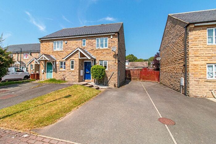 3 Bedroom Semi-Detached House For Sale In Dartmouth Mews, Morley, Leeds, LS27