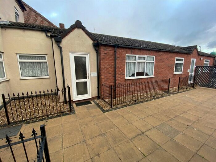 1 Bedroom Apartment To Rent In Spinners End Drive, Cradley Heath, West Midlands, B64