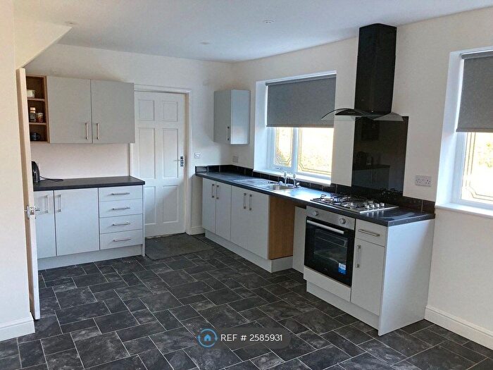 3 Bedroom Semi-Detached House To Rent In Welfare Avenue, Conisbrough, Doncaster, DN12
