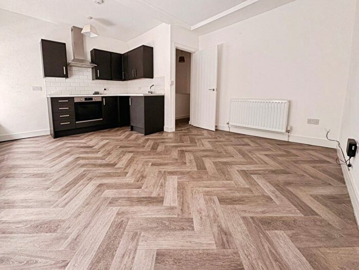 2 Bedroom Flat To Rent In Pant Yr Heol, Neath, SA11