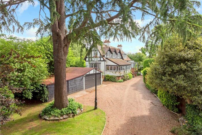 4 Bedroom Detached House To Rent In Abbotsbrook, Bourne End, Buckinghamshire, SL8