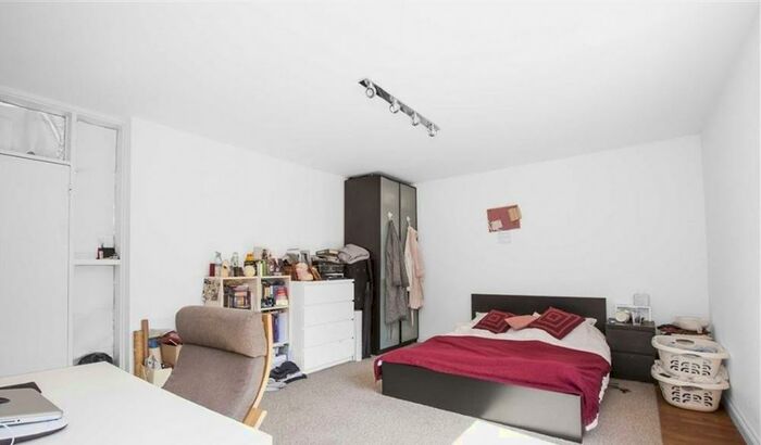 3 Bedroom Flat To Rent In Royal College Street, London, NW1