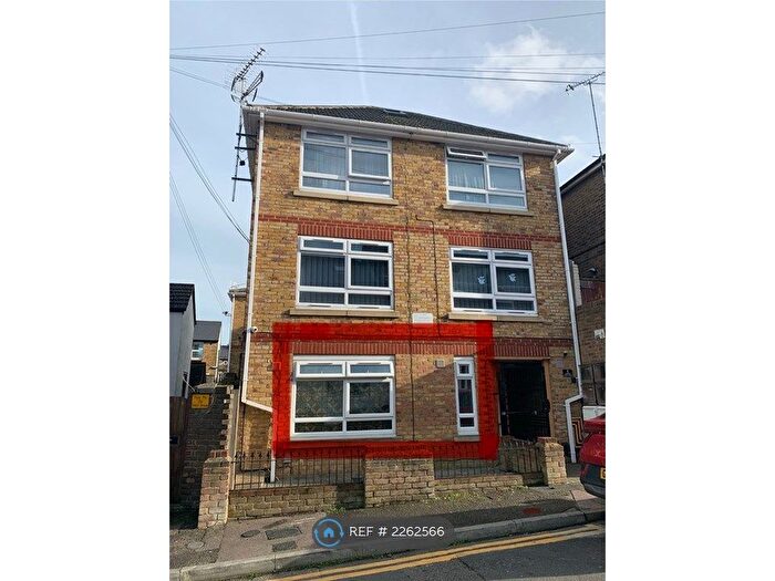 1 Bedroom Flat To Rent In William Street, Sittingbourne, ME10