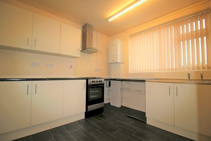 3 Bedroom Flat To Rent In Monksway, Clifton, NG11