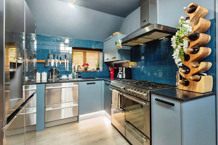 4 Bedroom Detached House For Sale In Old Moat Court, Nottingham, NG12