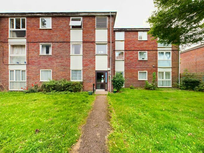 3 Bedroom Flat To Rent In London Road, Hemel Hempstead, Hertfordshire, HP3