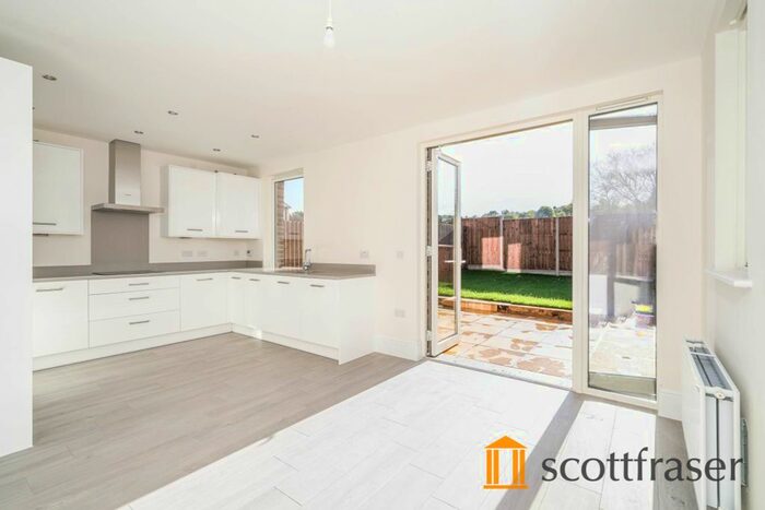 3 Bedroom Semi-Detached House To Rent In Barton Fields Road, Oxford, OX3