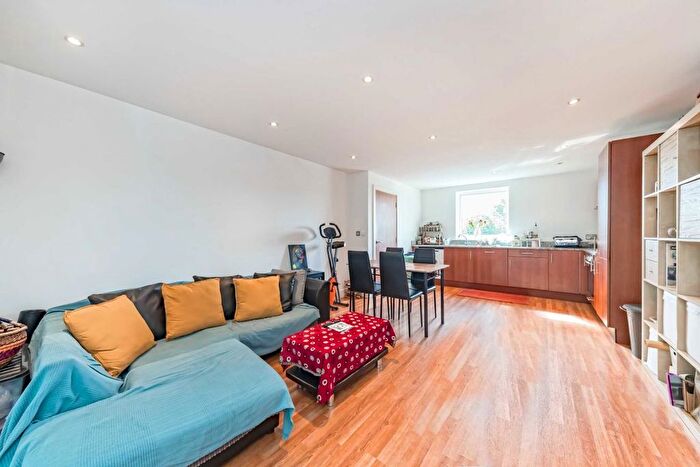 2 Bedroom Flat To Rent In Alscot Road, London, SE1