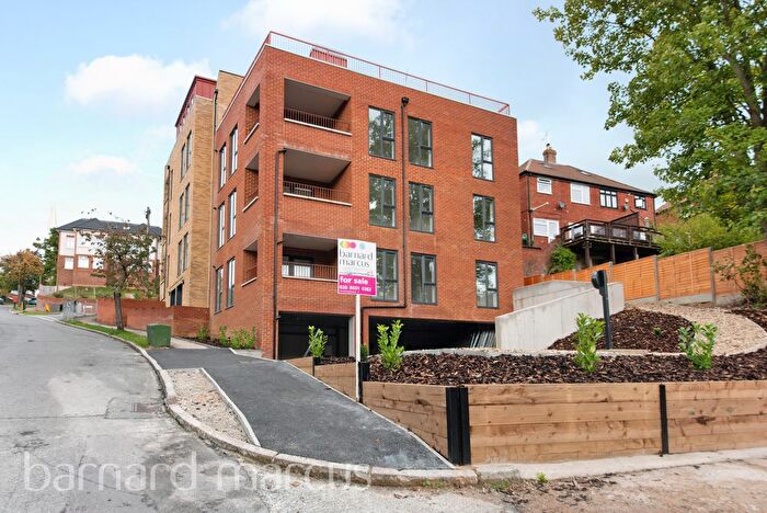 3 Bedroom Flat To Rent In Hyde Road, South Croydon, CR2