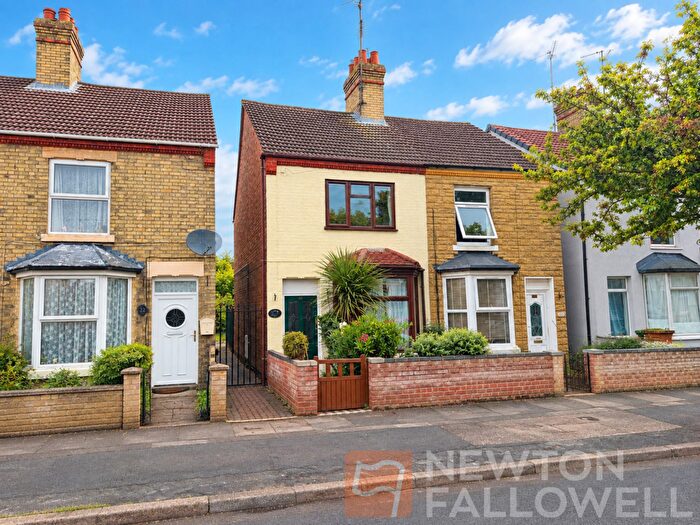 3 Bedroom Semi-Detached House For Sale In West Parade, Peterborough, PE3