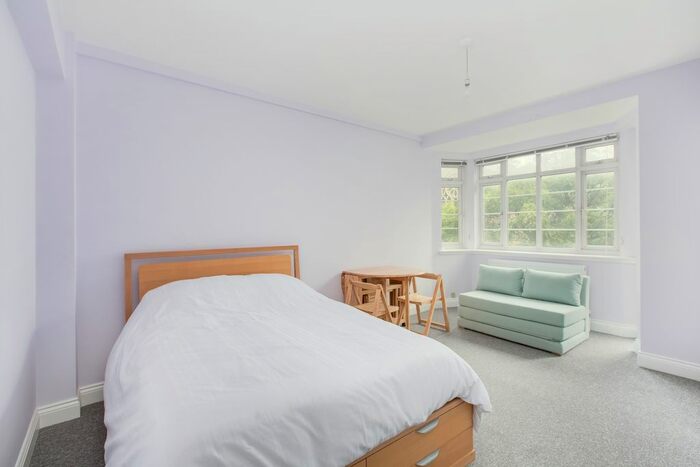 Studio To Rent In Chatsworth Court, Pembroke Road, London, W8