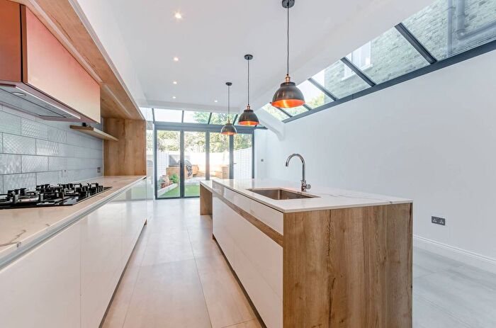 4 Bedroom Property For Sale In Crabtree Lane, Crabtree Estate, London, SW6