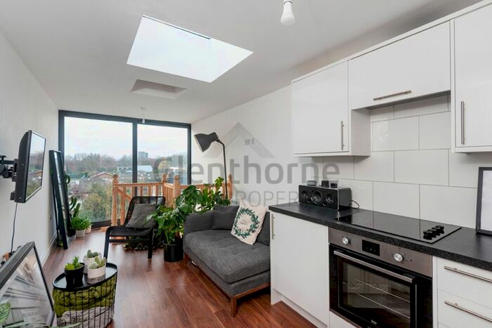 1 Bedroom Flat To Rent In Munster Road, London, SW6