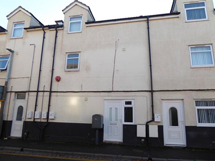 2 Bedroom Apartment To Rent In Gorse Hill, Swindon, SN2