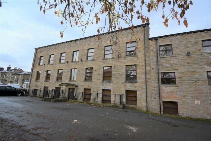 2 Bedroom Apartment To Rent In New Hey Road, Marsh, Huddersfield, HD3