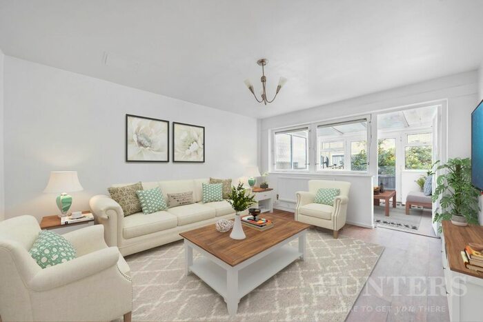 3 Bedroom Property To Rent In Maple Close, London, N16