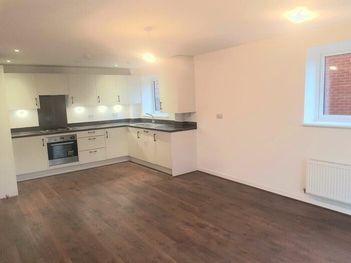 2 Bedroom Flat To Rent In Kincaid House, Chatham, ME5