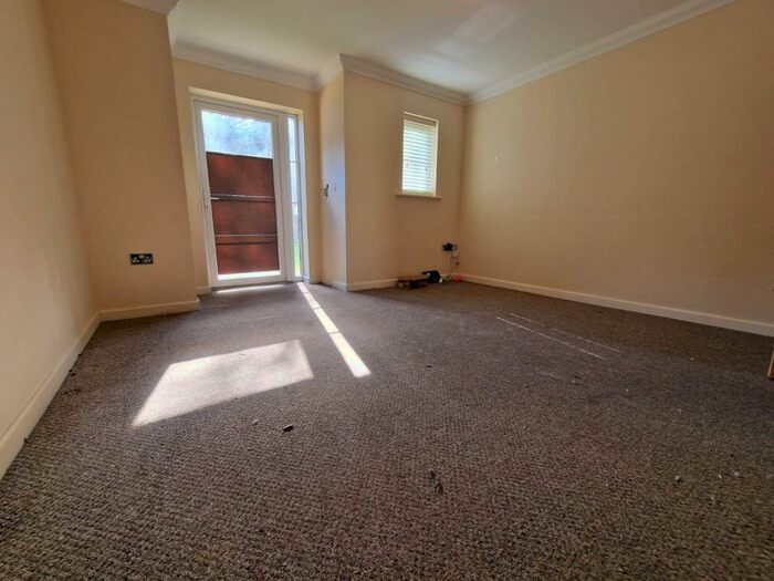2 Bedroom Maisonette To Rent In Grove Road, Luton, LU1
