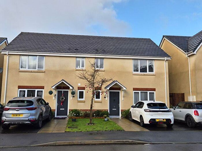 3 Bedroom Semi Detached House To Rent In Millers Wood, Blackwood, NP12