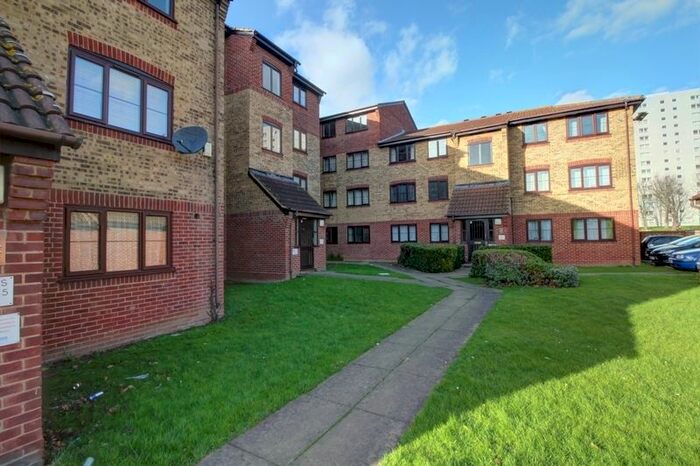 Studio To Rent In Conway Gardens, Grays, RM17