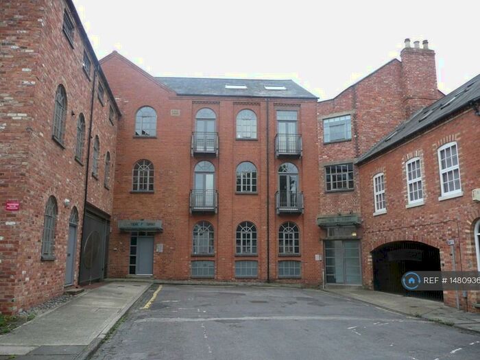 2 Bedroom Flat To Rent In Gaiter & Spat, Northampton, NN1