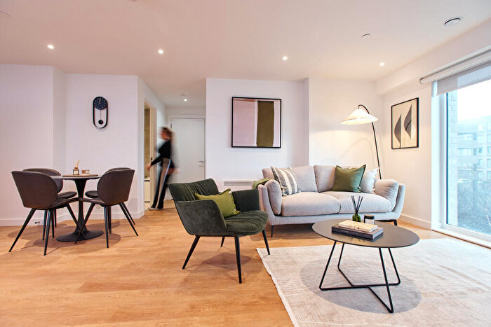 2 Bedroom Apartment To Rent In The Holloway, B1