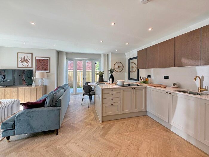 2 Bedroom Maisonette For Sale In Farleigh Road, Warlingham, Surrey, CR6