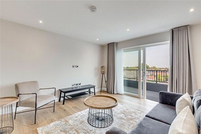 2 Bedroom Flat To Rent In Purley Avenue, Brent Cross, NW2