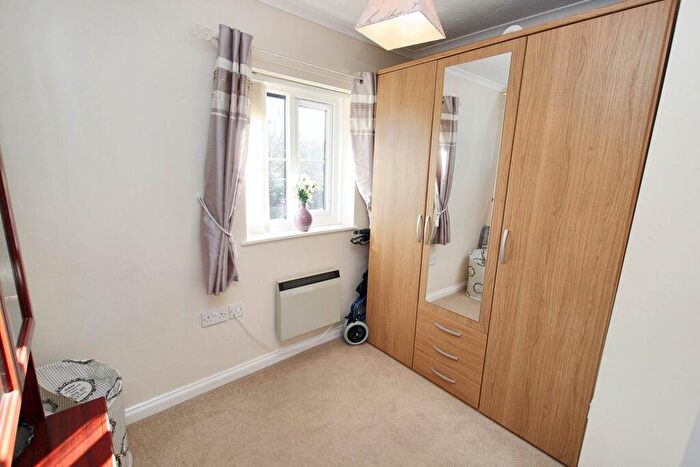 2 Bedroom Flat For Sale In Churchill Court, Aylesbury, HP21