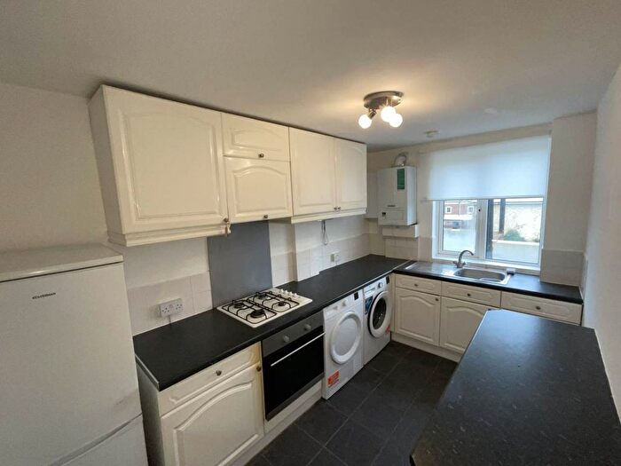 2 Bedroom Flat To Rent In Brooklyn Court, Loughton, Essex, IG10