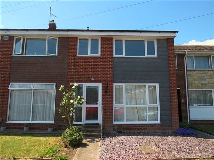 3 Bedroom Terraced House To Rent In Chaucer Drive, Aylesbury, HP21