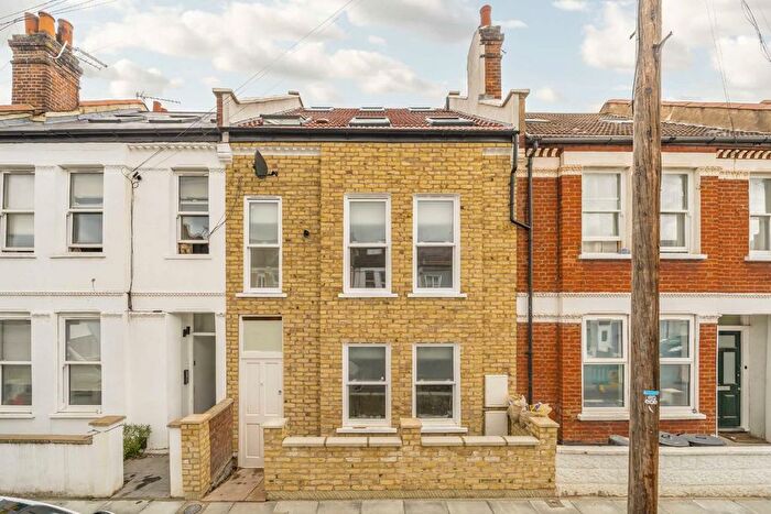 2 Bedroom Flat For Sale In Hoyle Road, Tooting, SW17