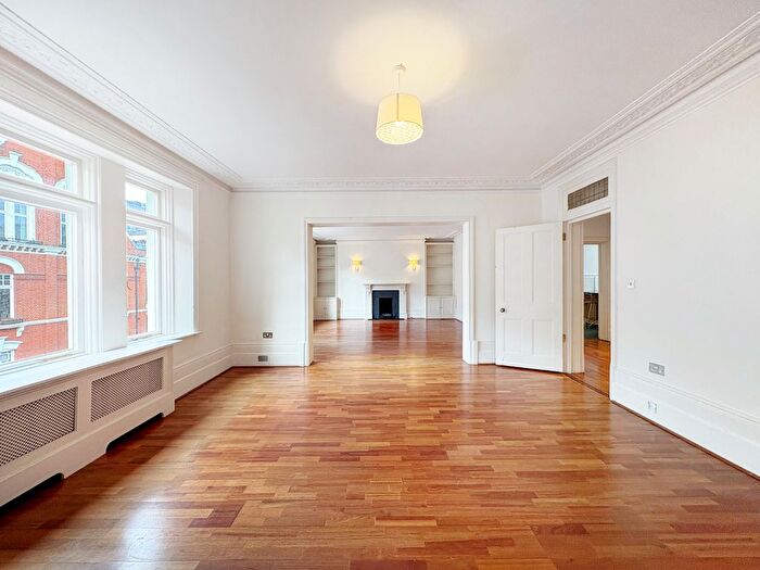 3 Bedroom Flat To Rent In Carlisle Place, London, SW1P