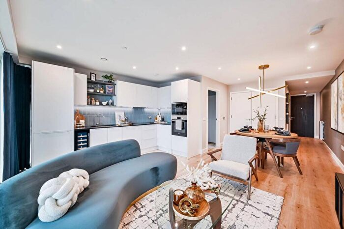 3 Bedroom Flat For Sale In Lombard Square, Greenwich, London, SE28